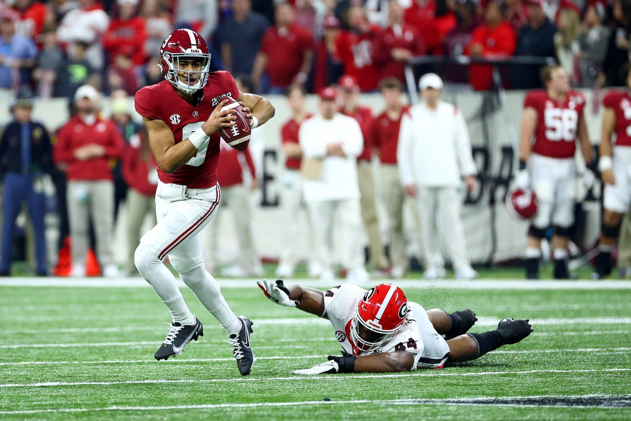 Bryce Young escapes pressure in national championship